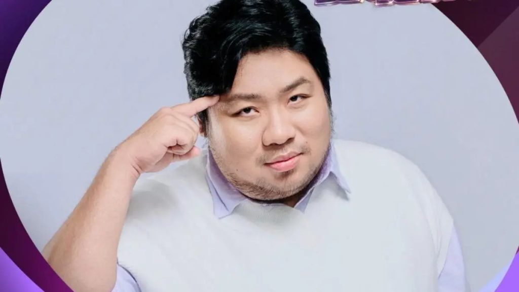 统神张嘉航直播穿内裤发生下半身走光